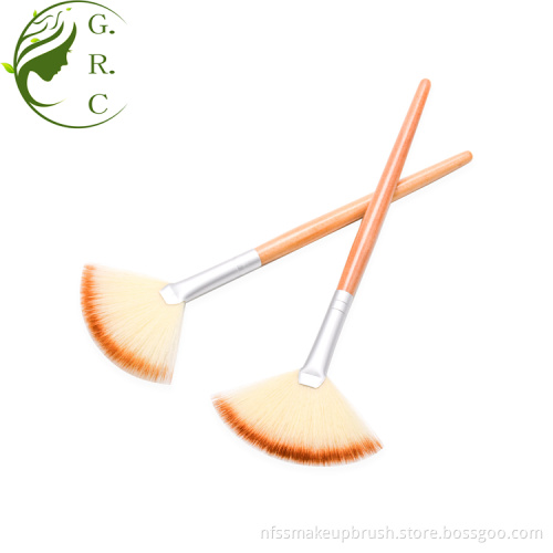Best Highlighting Fan Brushes Makeup